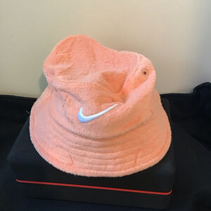 Nike Baby Toddler Bucket Hat Terry Cloth Peach Logo Size 12M 74 80CM